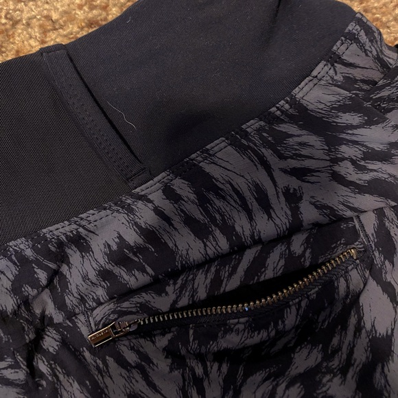 athletic shorts - Picture 4 of 5